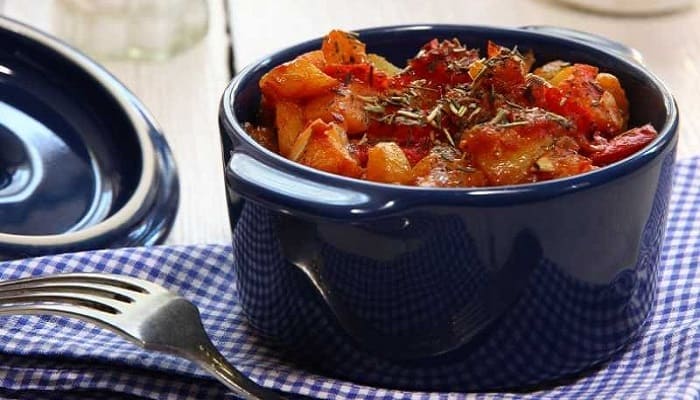 Картофель с томатным соусом